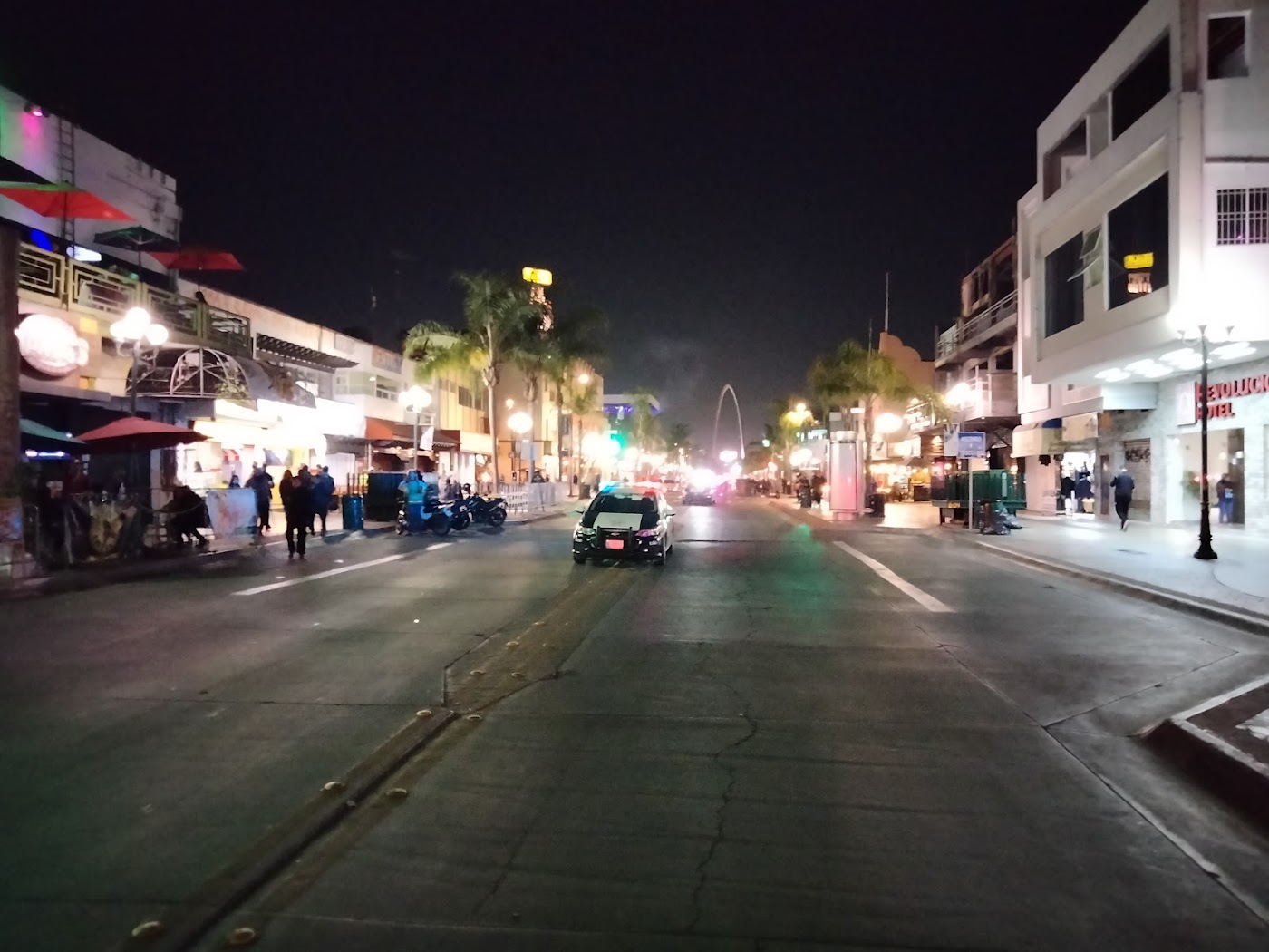 Avenida Revolución y el Arco, Tijuana