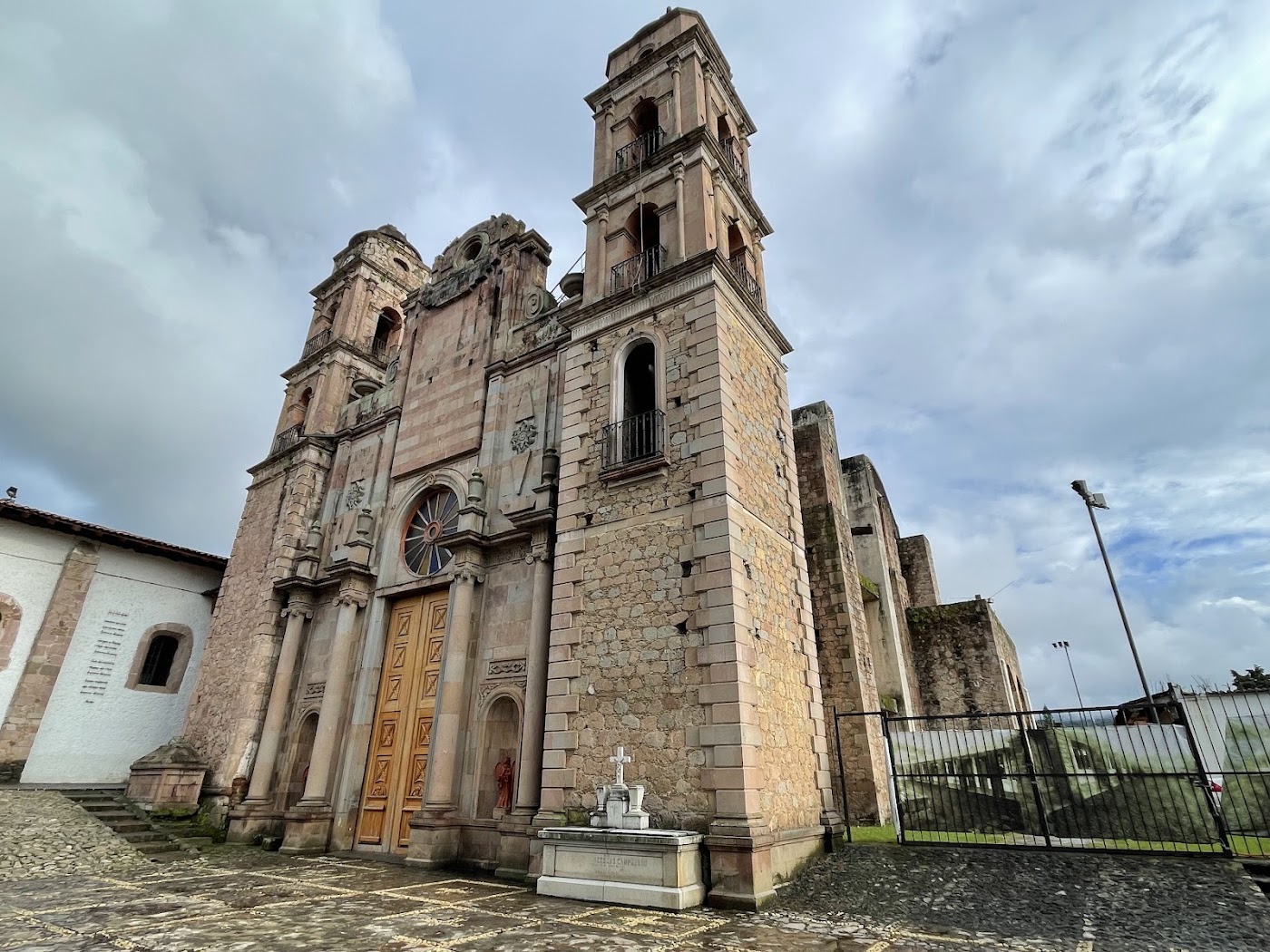 Templo de Santa María Ahuacatlán (Cristo Negro), Valle de Bravo